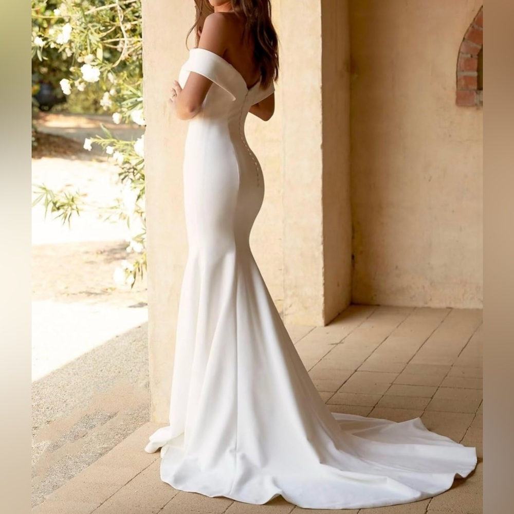 Gorgeous wedding gown!
